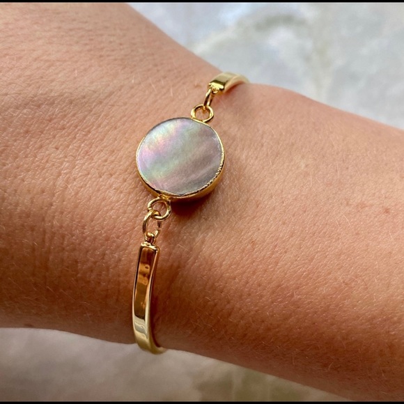 Dainty Mother of Pearl Bracelet - Picture 5 of 7